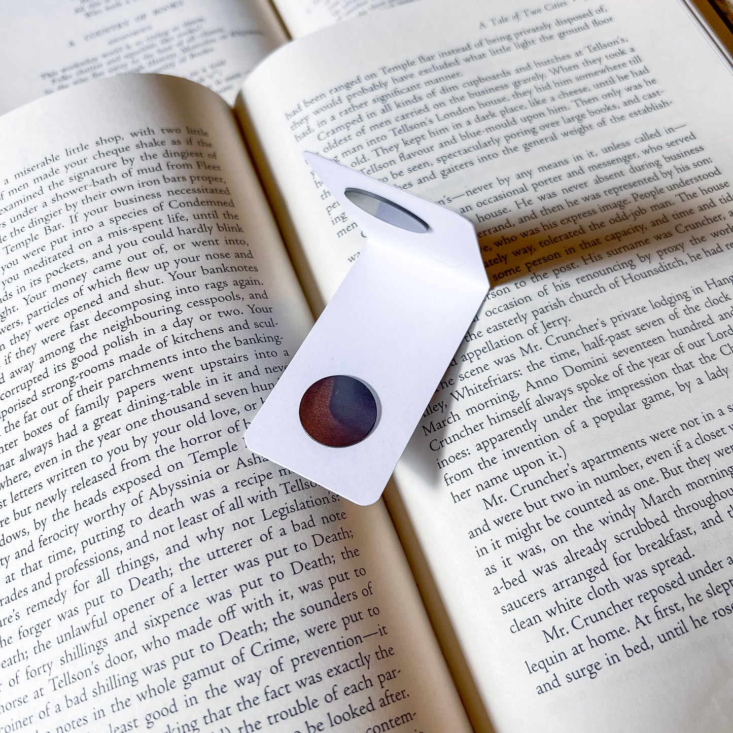 magnets of the magnetic bookmark.