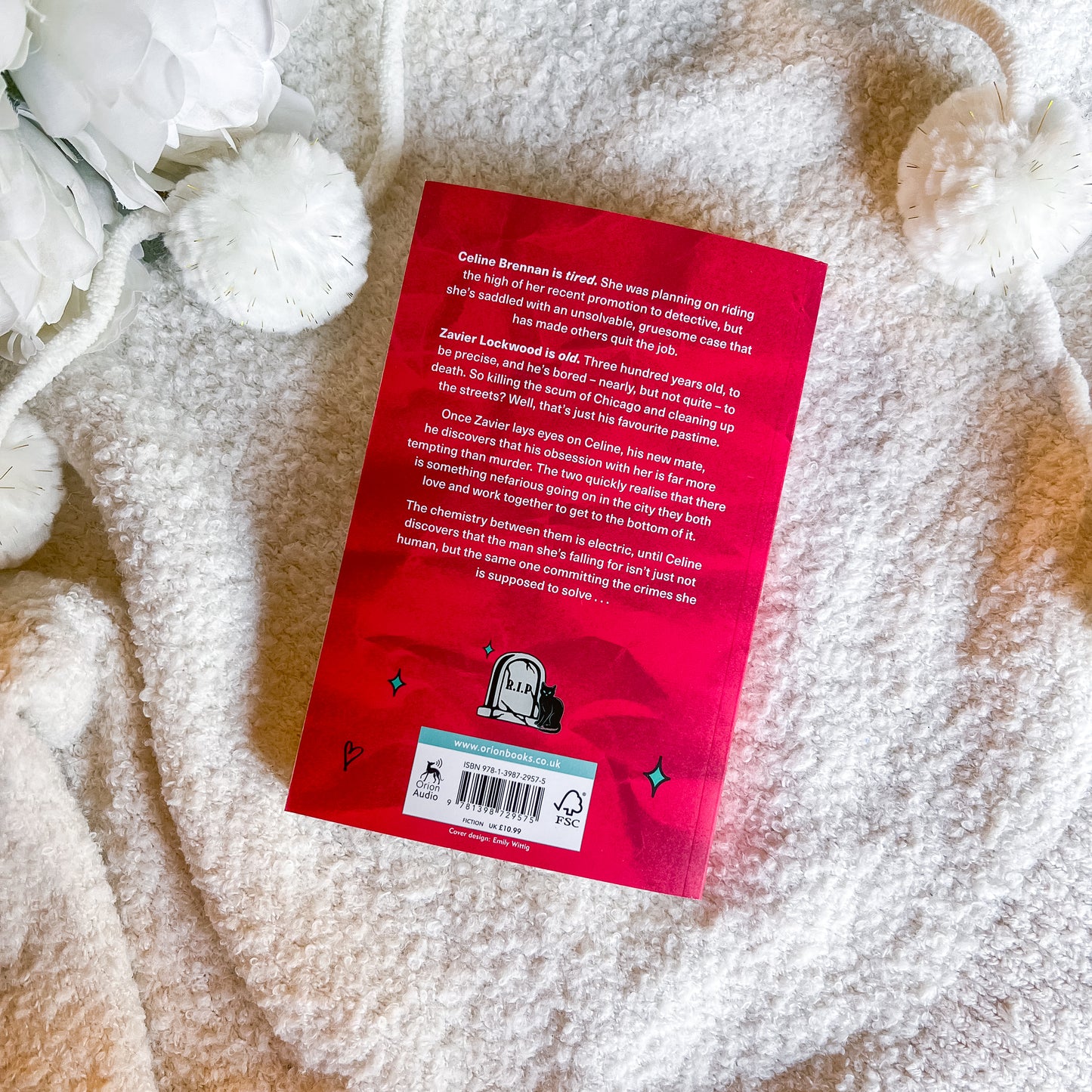 Loving a Vampire is Total Chaos (UK Edition) by Aura Hayes
