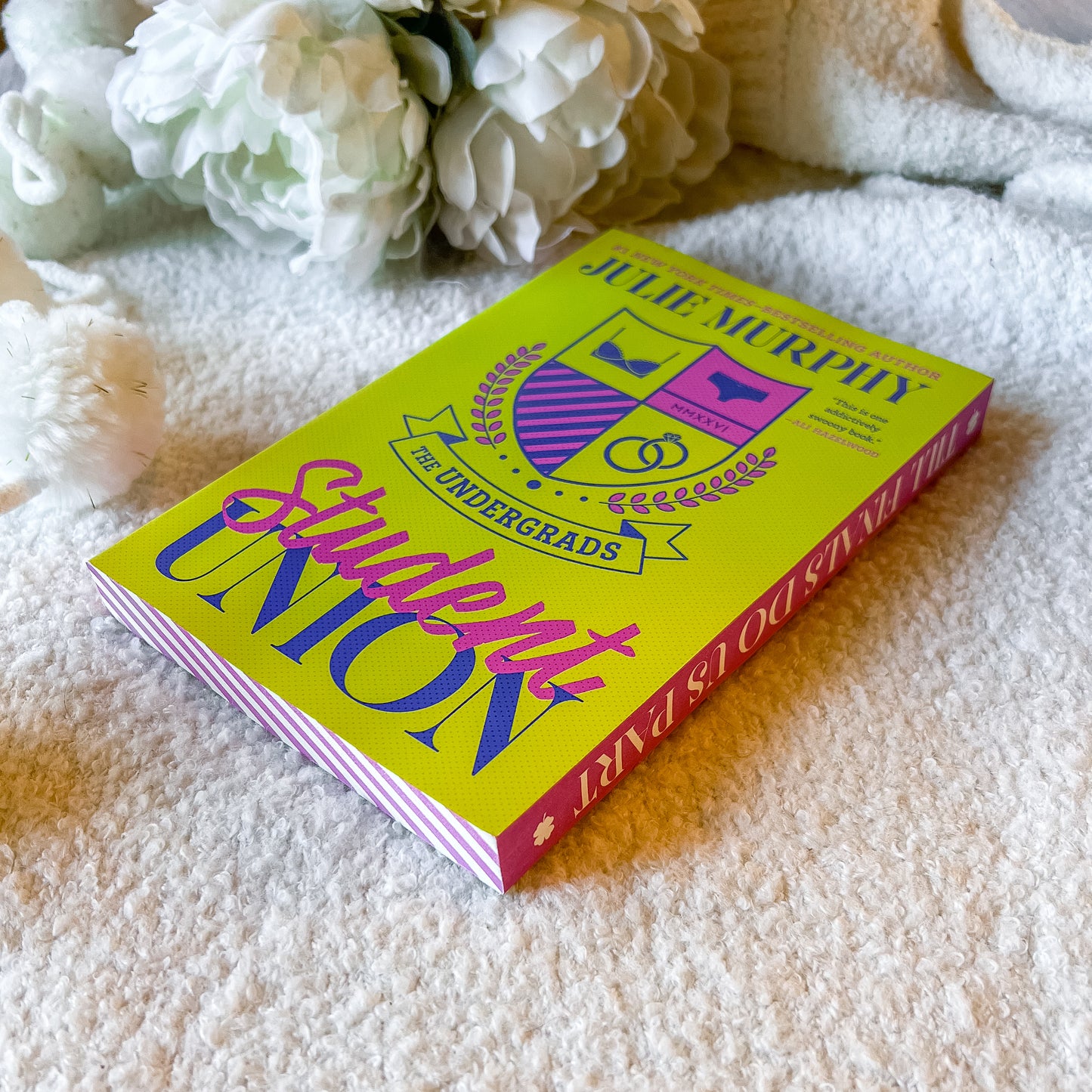 Book cover of 'The Undergrads Student Union' by Julie Murphy with a yellow and pink design.