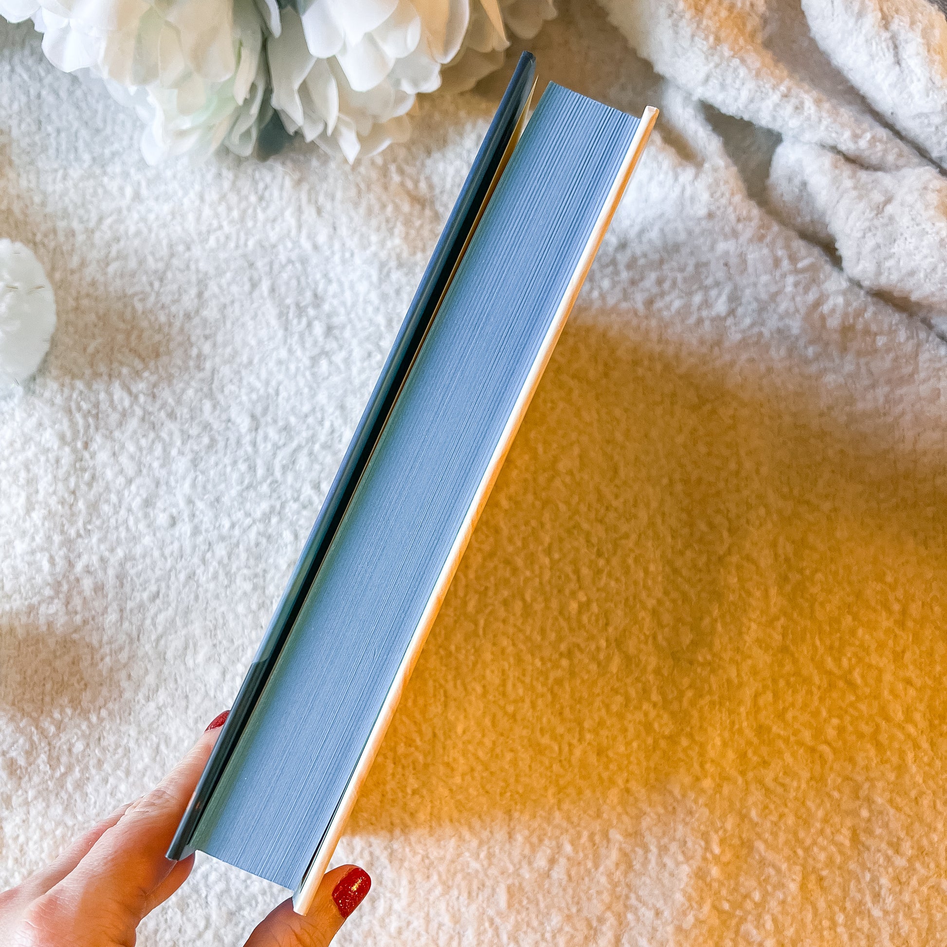The sprayed edge of the book. It’s light blue.