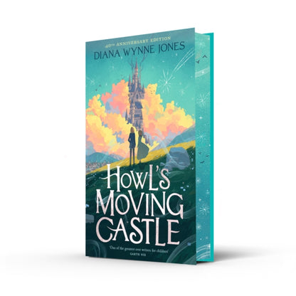 Book cover of 'Howl's Moving Castle' by Diana Wynne Jones with a colorful castle illustration on a white background.